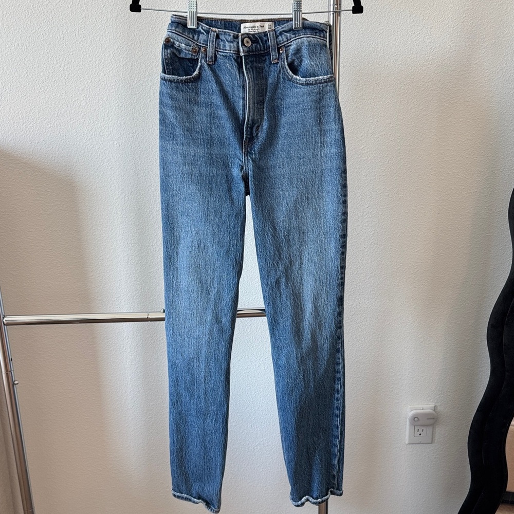 Abercrombie 90s Straight Ultra High Rise Jeans